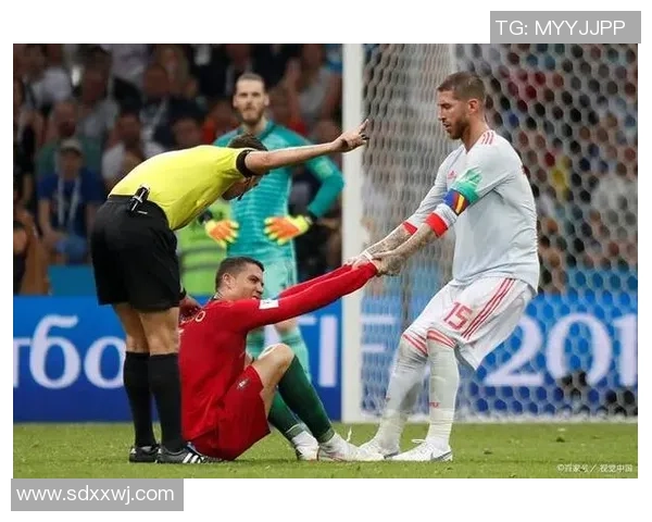 揭秘足球明星扒球鞋的幕后故事与趣闻分享 揭秘足球明星扒球鞋的幕后故事与趣闻分享