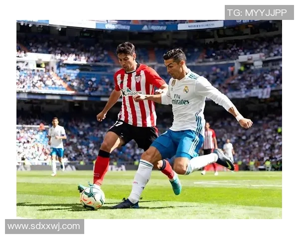 2015年足球明星回顾与成就分析探讨各大联赛的影响力与表现 2015年足球明星回顾与成就分析探讨各大联赛的影响力与表现