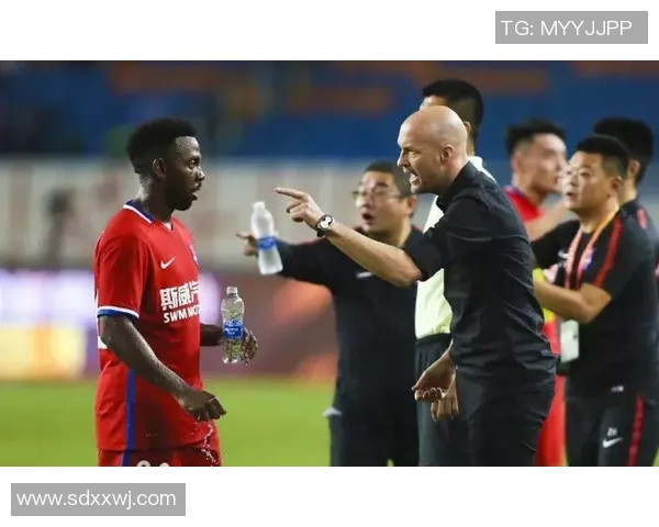 重庆足球队进攻体系解析:战术布局与球员配合的完美结合 重庆足球队进攻体系解析:战术布局与球员配合的完美结合