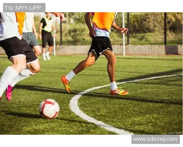 足球明星日常训练揭秘如何塑造顶级运动员的体能与技巧 足球明星日常训练揭秘如何塑造顶级运动员的体能与技巧